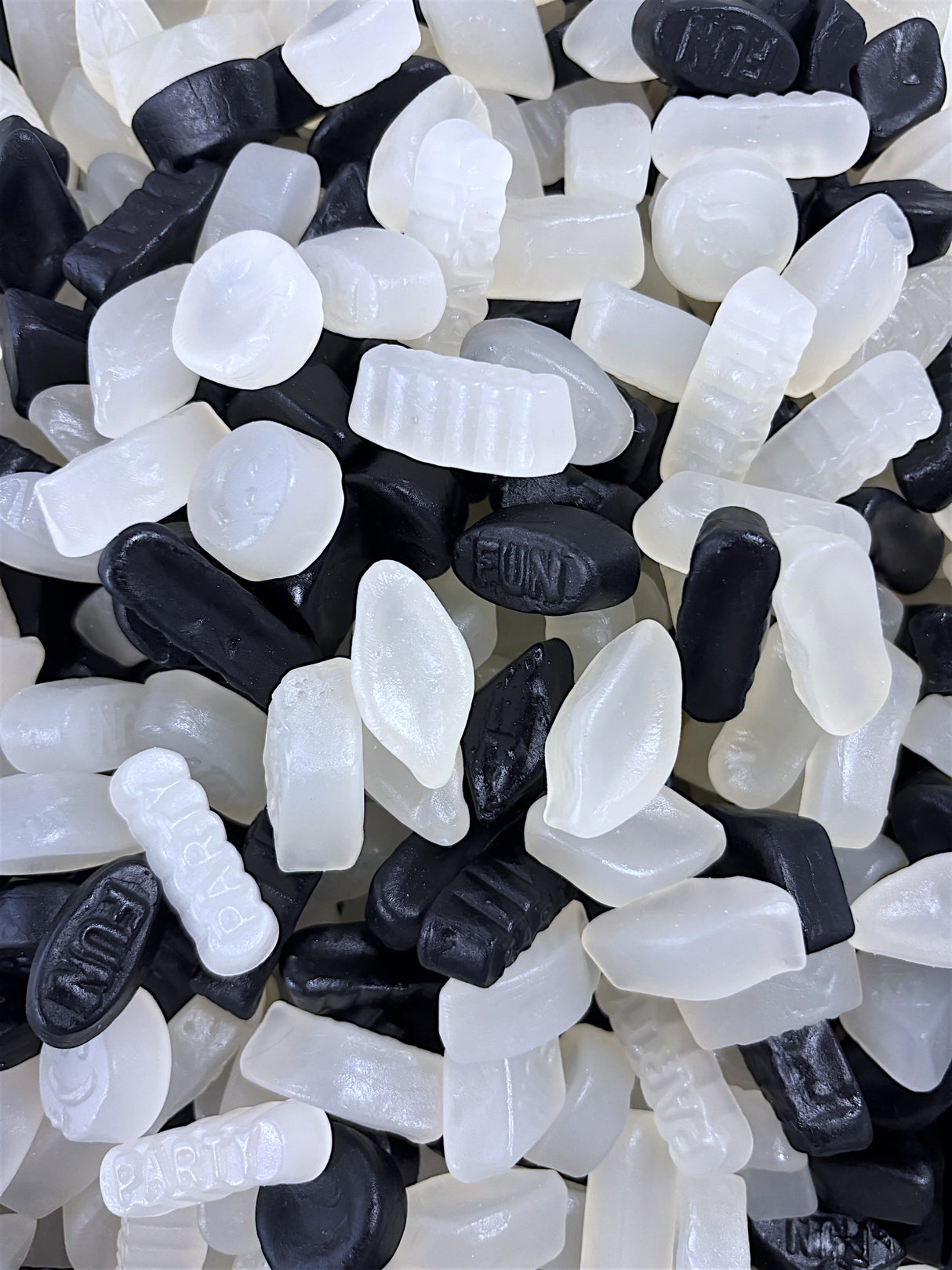 Winegums (Black & White)
